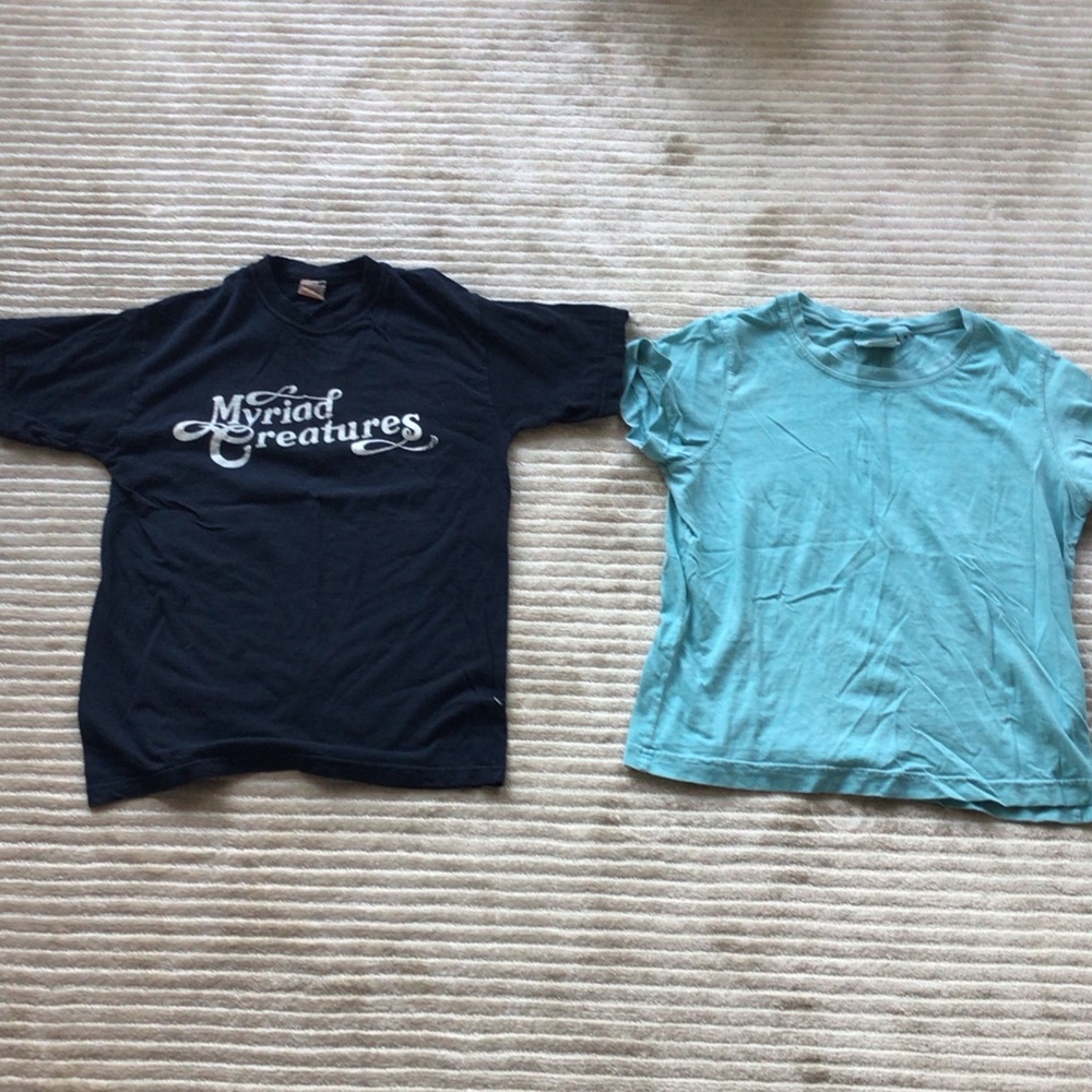 2 blue Tshirts size S